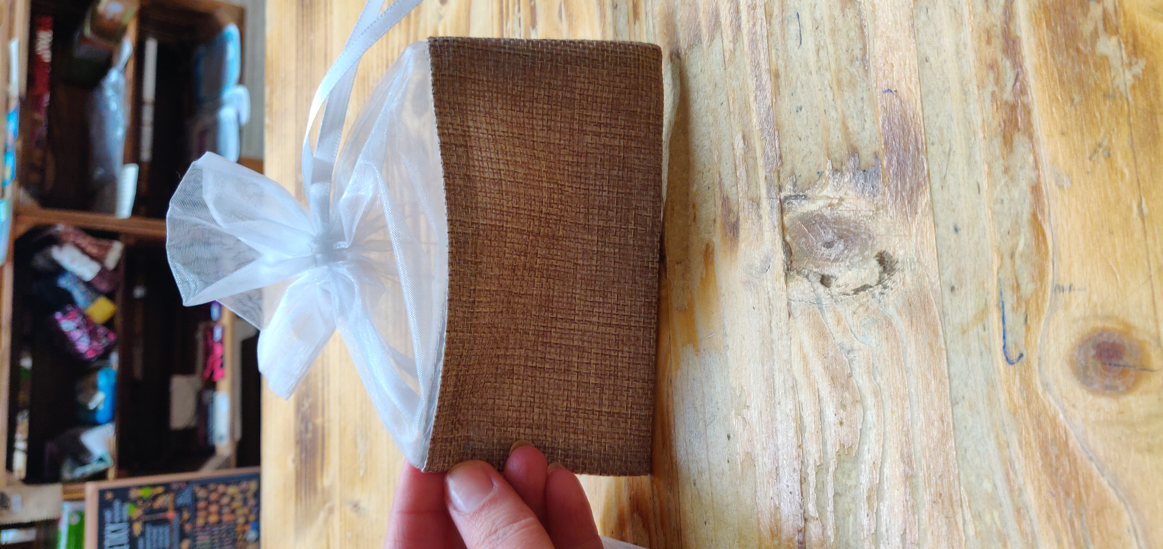 Papírová visačka / jmenovka natural s potiskem 50x90 mm 1 hnědá přírodní krajka